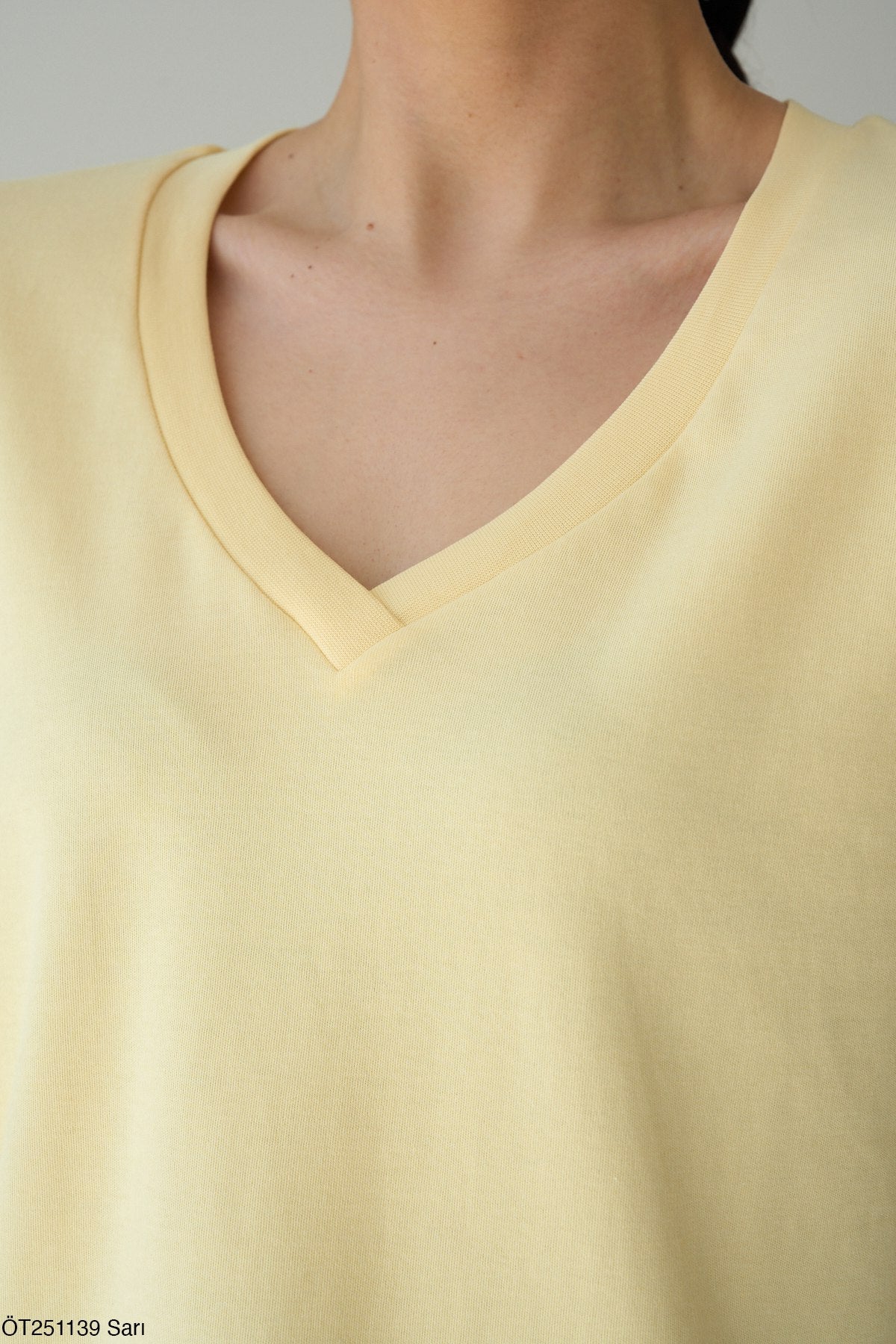 V neck COS