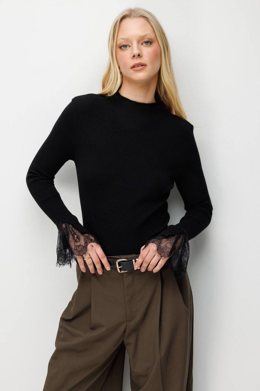 Lace Detailed Knitted Top